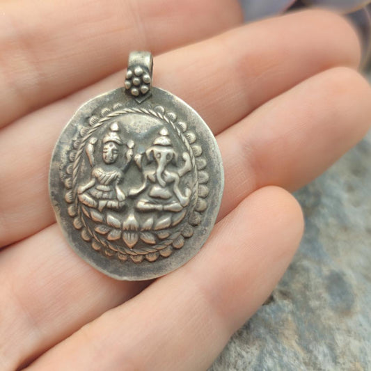 Ciondolo etnico in argento antico Ganesh e Shiva - TRIPOLIA