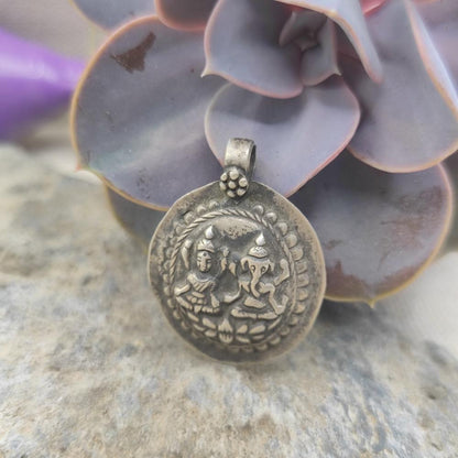 Ciondolo etnico in argento antico Ganesh e Shiva - TRIPOLIA