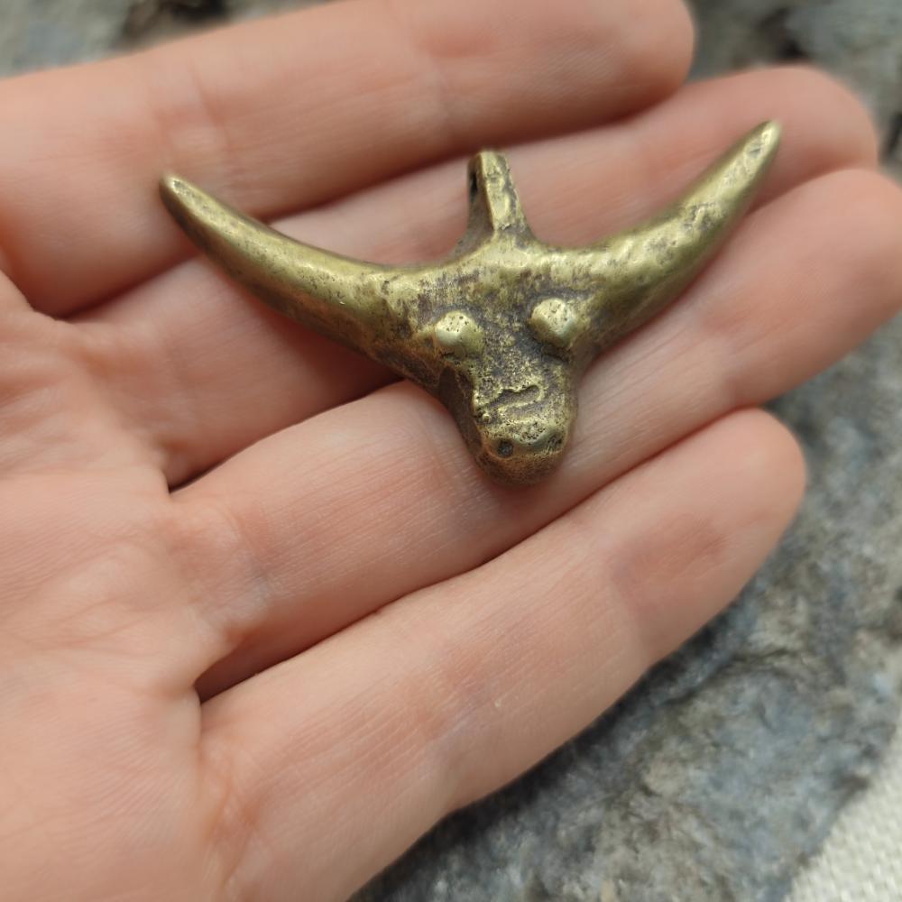 Ciondolo con testa di toro in ottone - GOVIND