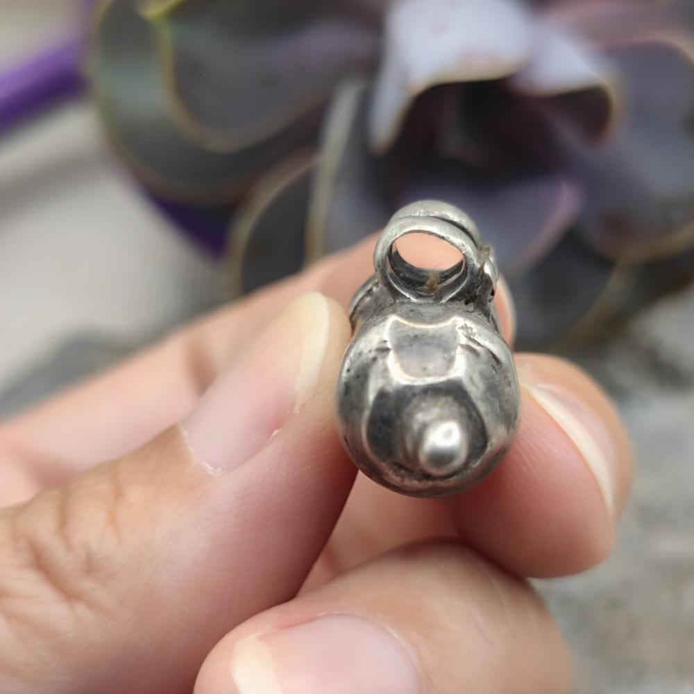 Ciondolo portapreghiere in argento antico - KALYARA