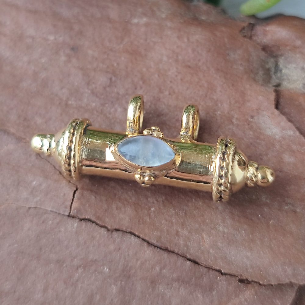 Ciondolo porta preghiere in ottone dorato - MANTRA