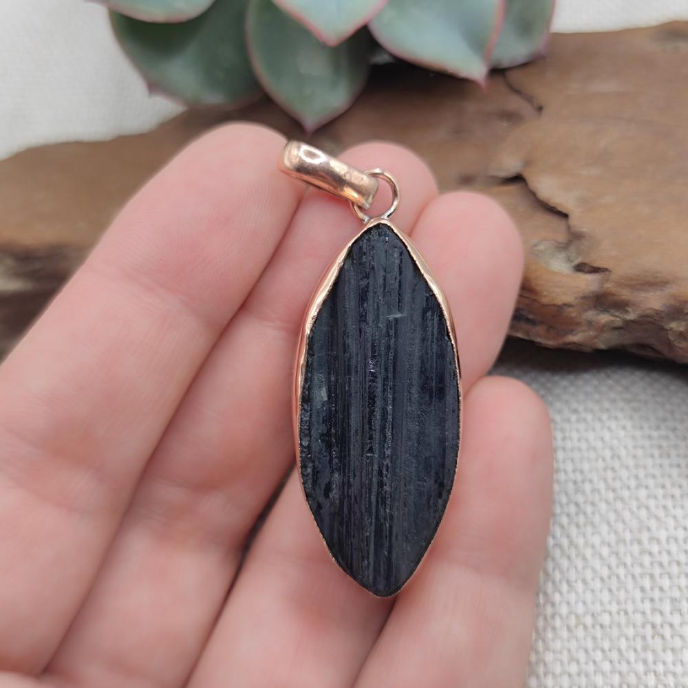 Ciondolo con TORMALINA NERA in rame - BLACK