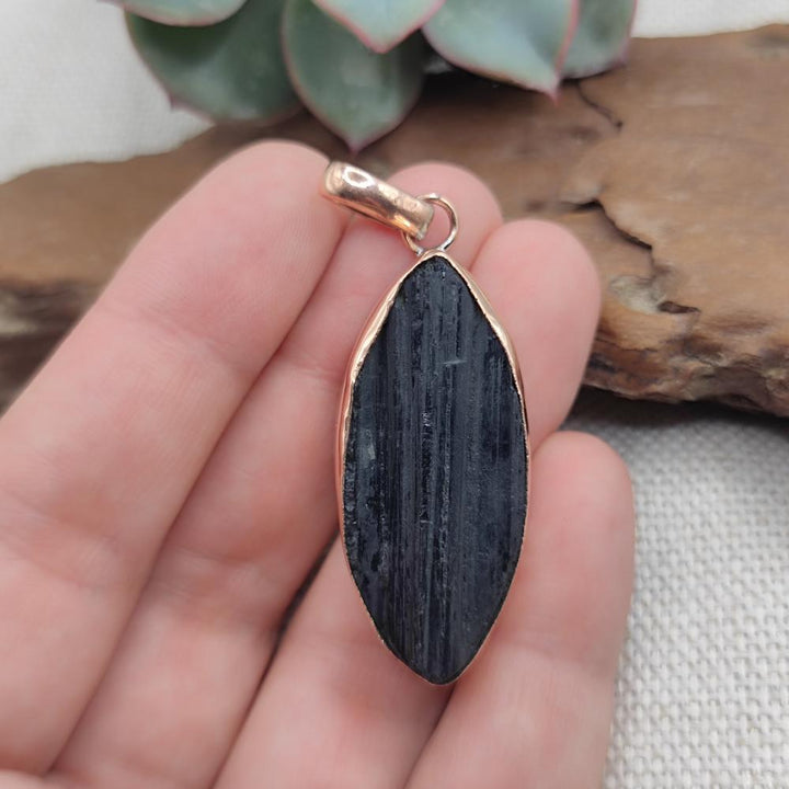 Ciondolo con TORMALINA NERA in rame - BLACK