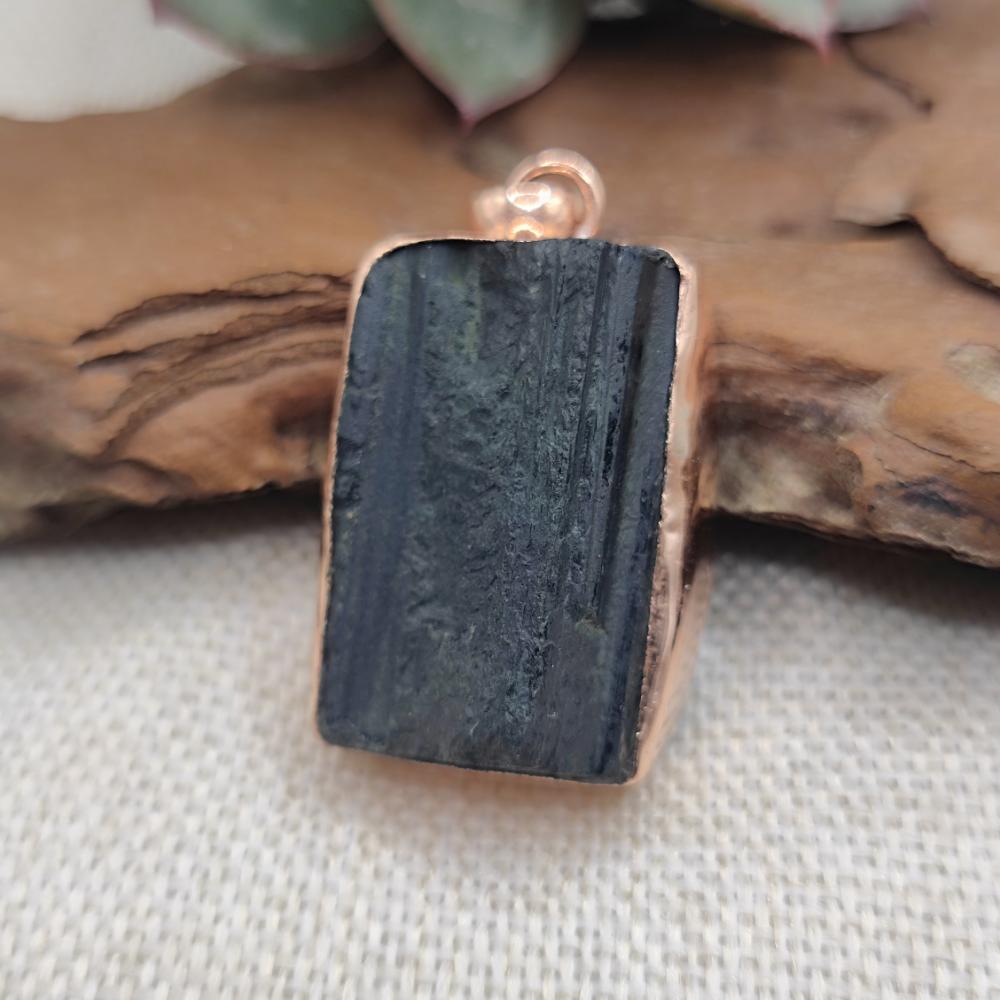 Ciondolo con TORMALINA NERA in rame - BLACK