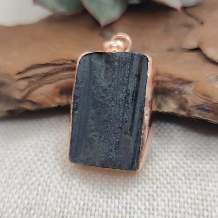 Ciondolo con TORMALINA NERA in rame - BLACK
