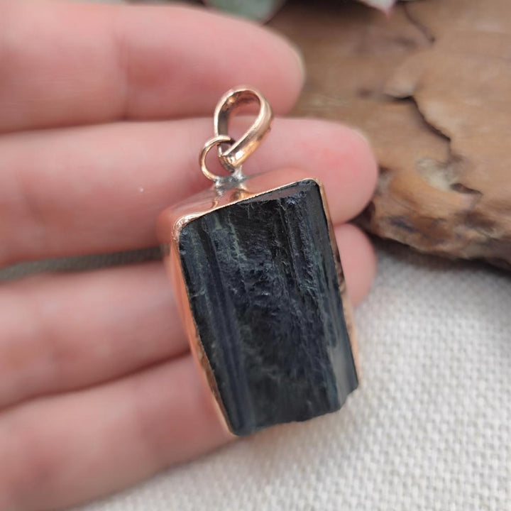Ciondolo con TORMALINA NERA in rame - BLACK