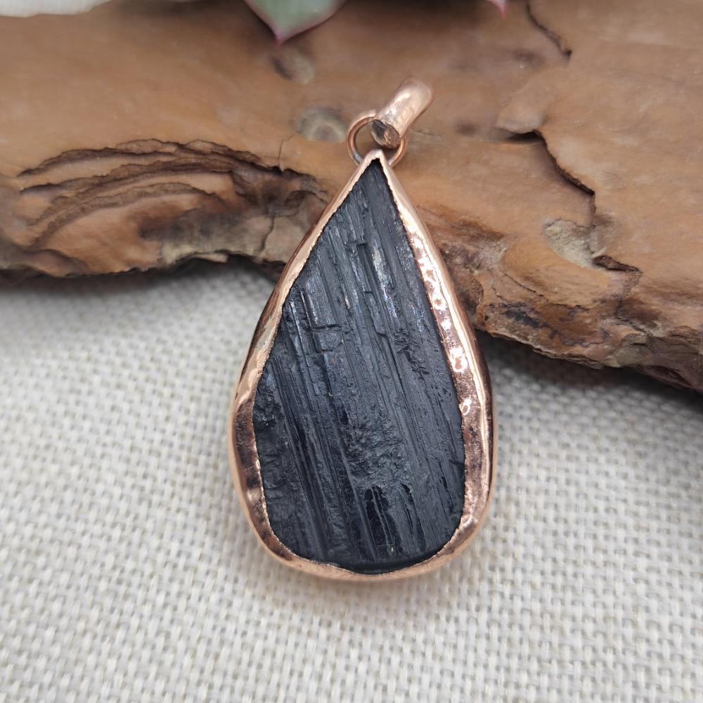 Ciondolo con TORMALINA NERA in rame - BLACK