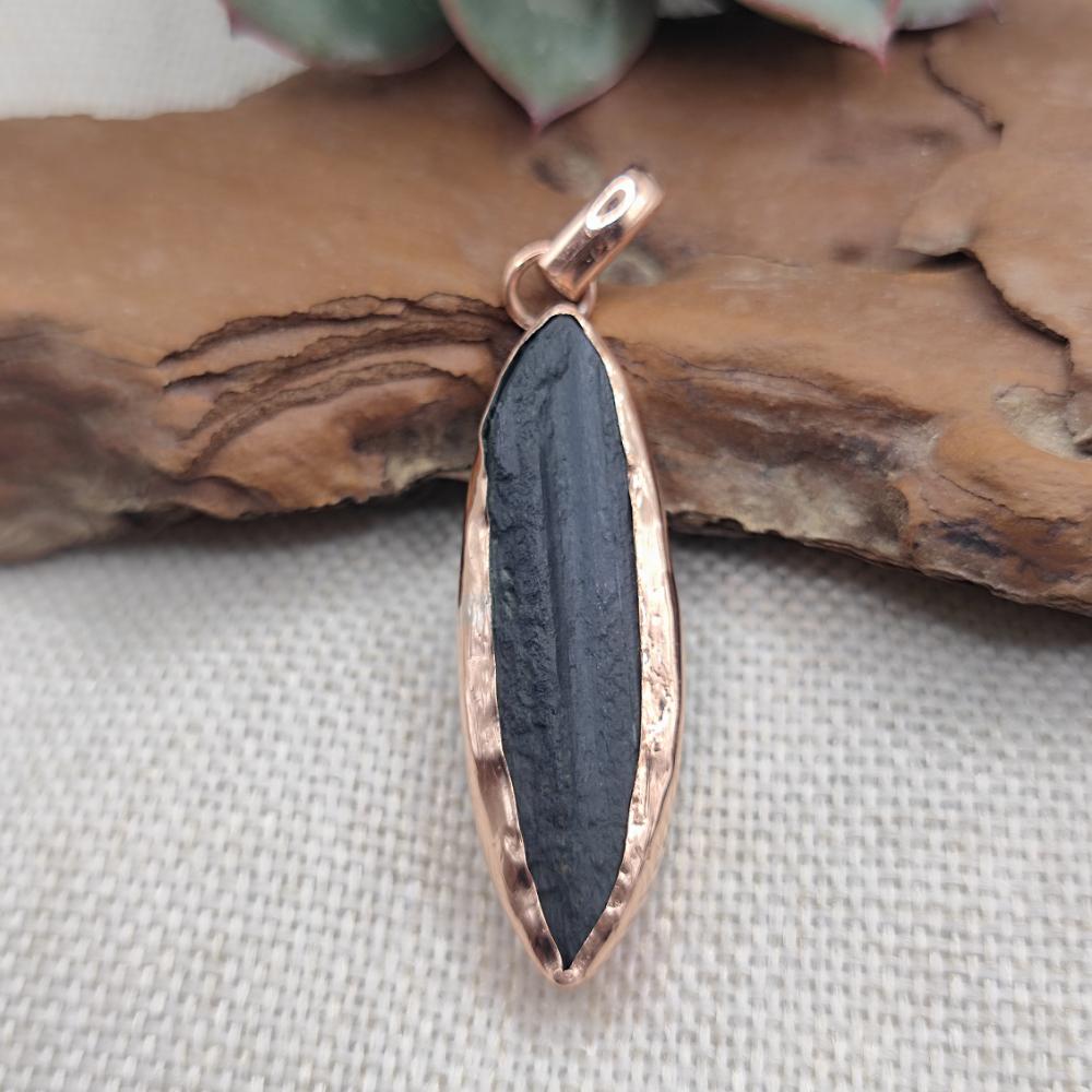 Ciondolo con TORMALINA NERA in rame - BLACK