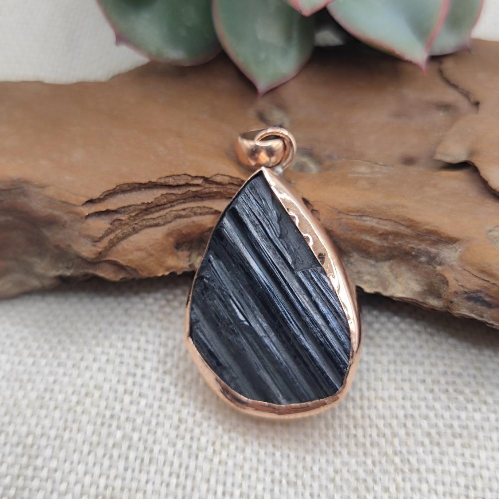 Ciondolo con TORMALINA NERA in rame - BLACK