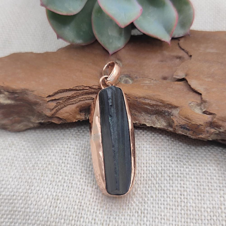 Ciondolo con TORMALINA NERA in rame - BLACK