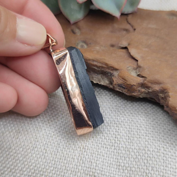 Ciondolo con TORMALINA NERA in rame - BLACK