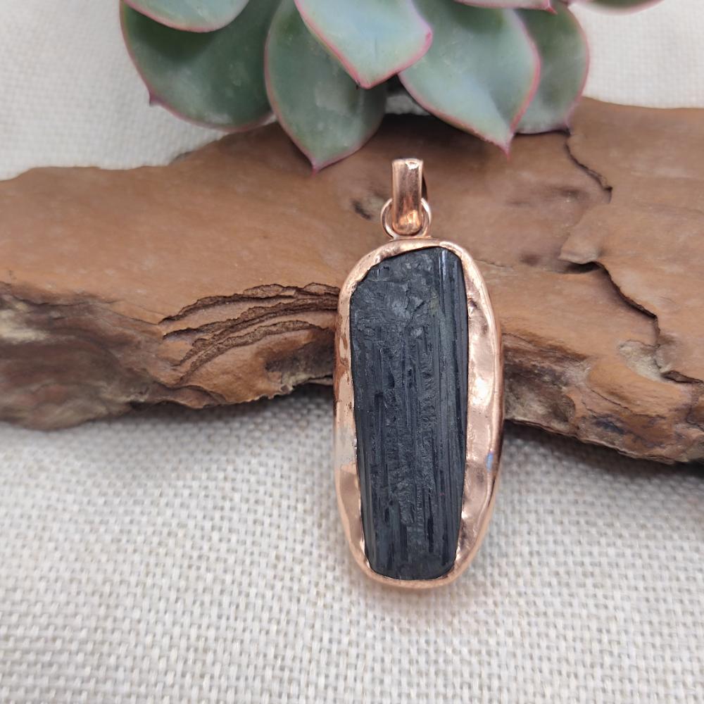 Ciondolo con TORMALINA NERA in rame - BLACK