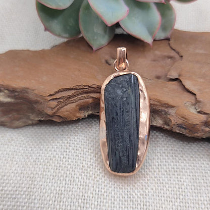 Ciondolo con TORMALINA NERA in rame - BLACK