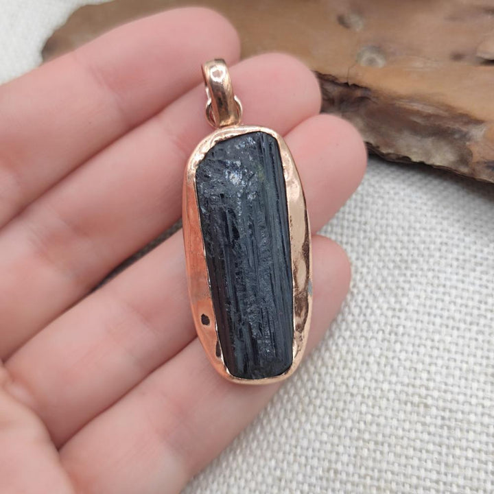 Ciondolo con TORMALINA NERA in rame - BLACK
