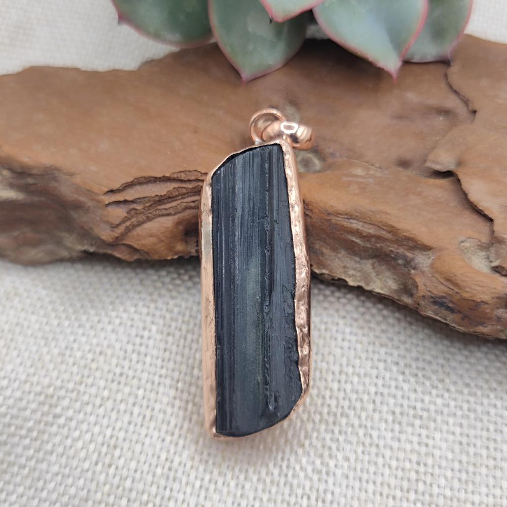 Ciondolo con TORMALINA NERA in rame - BLACK