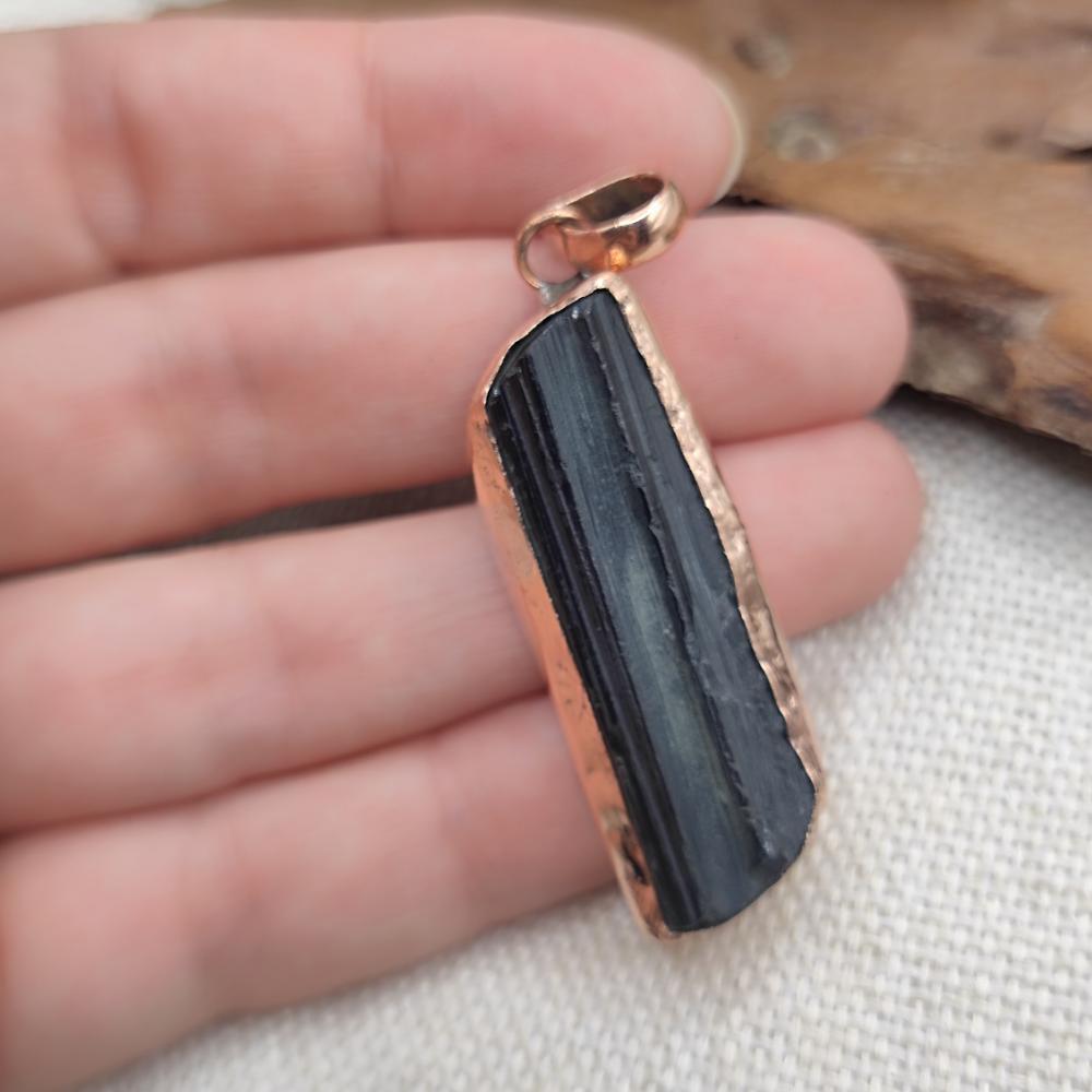 Ciondolo con TORMALINA NERA in rame - BLACK