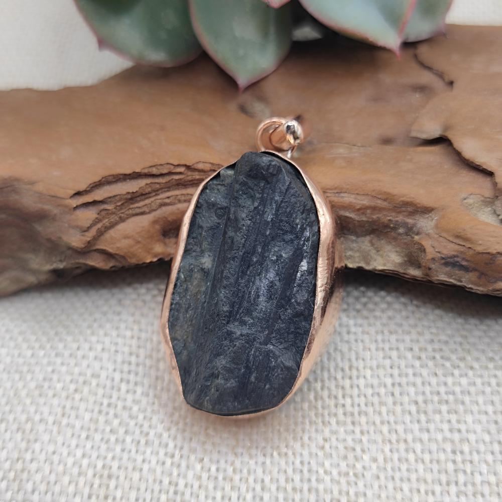 Ciondolo con TORMALINA NERA in rame - BLACK