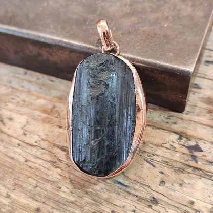 Ciondolo con TORMALINA NERA in rame - BLACK