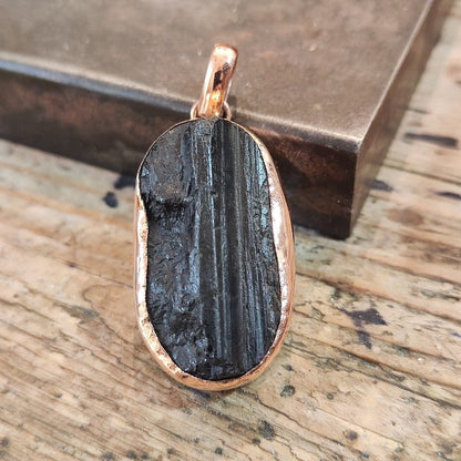 Ciondolo con TORMALINA NERA in rame - BLACK