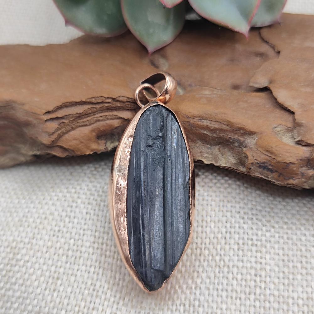 Ciondolo con TORMALINA NERA in rame - BLACK