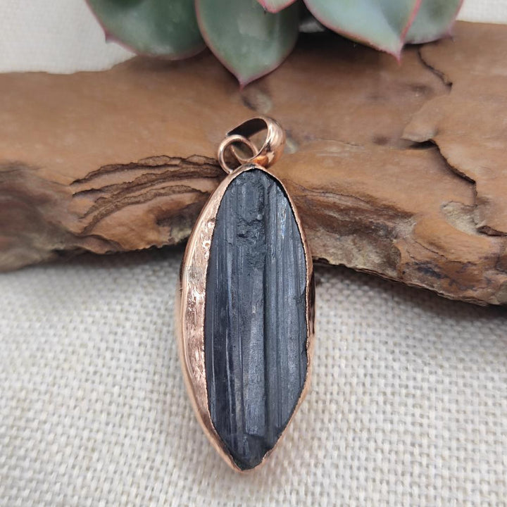 Ciondolo con TORMALINA NERA in rame - BLACK