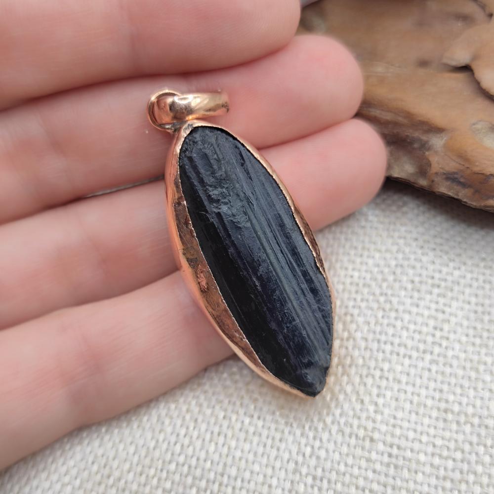 Ciondolo con TORMALINA NERA in rame - BLACK