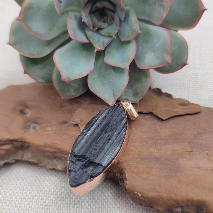 Ciondolo con TORMALINA NERA in rame - BLACK