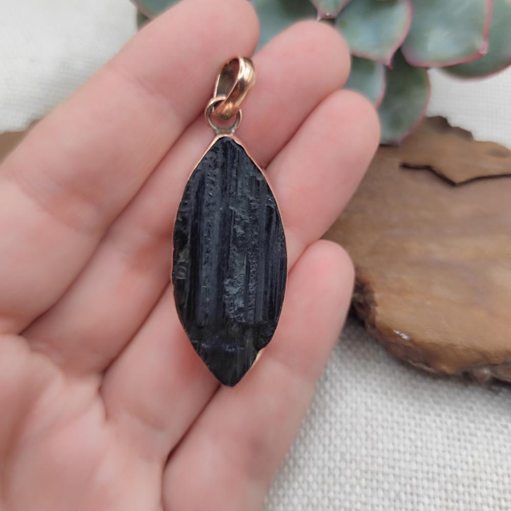 Ciondolo con TORMALINA NERA in rame - BLACK