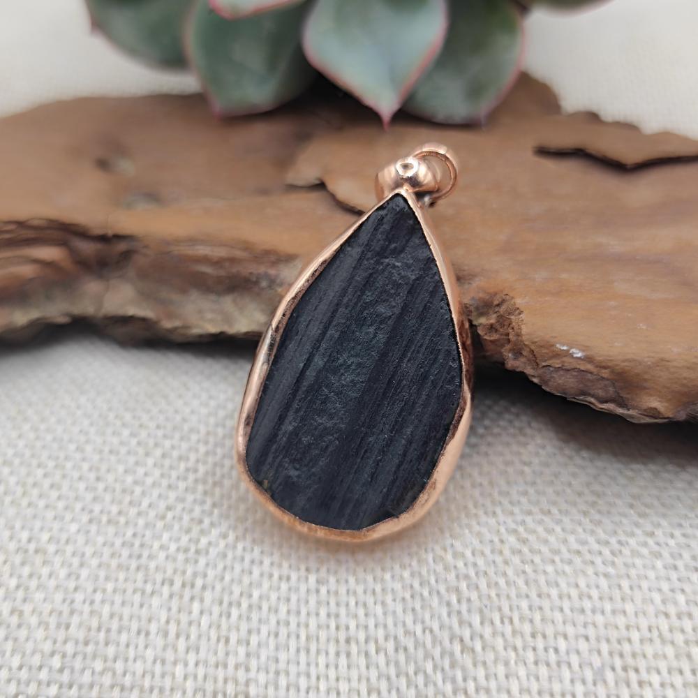 Ciondolo con TORMALINA NERA in rame - BLACK