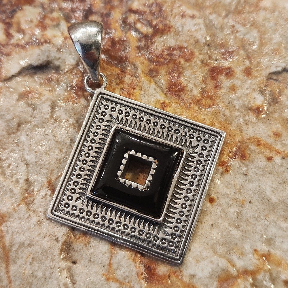 Ciondolo onice nera placcato argento 925 pietra preziosa fatta a Ciondolo onice nera placcato argento 925 pietra preziosa fatta a