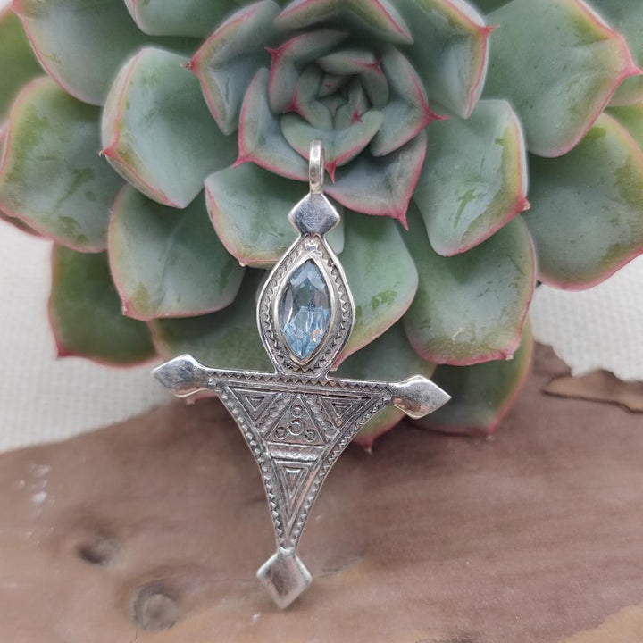 Ciondolo croce Tuareg in argento 925 con pietra - KOMKI
