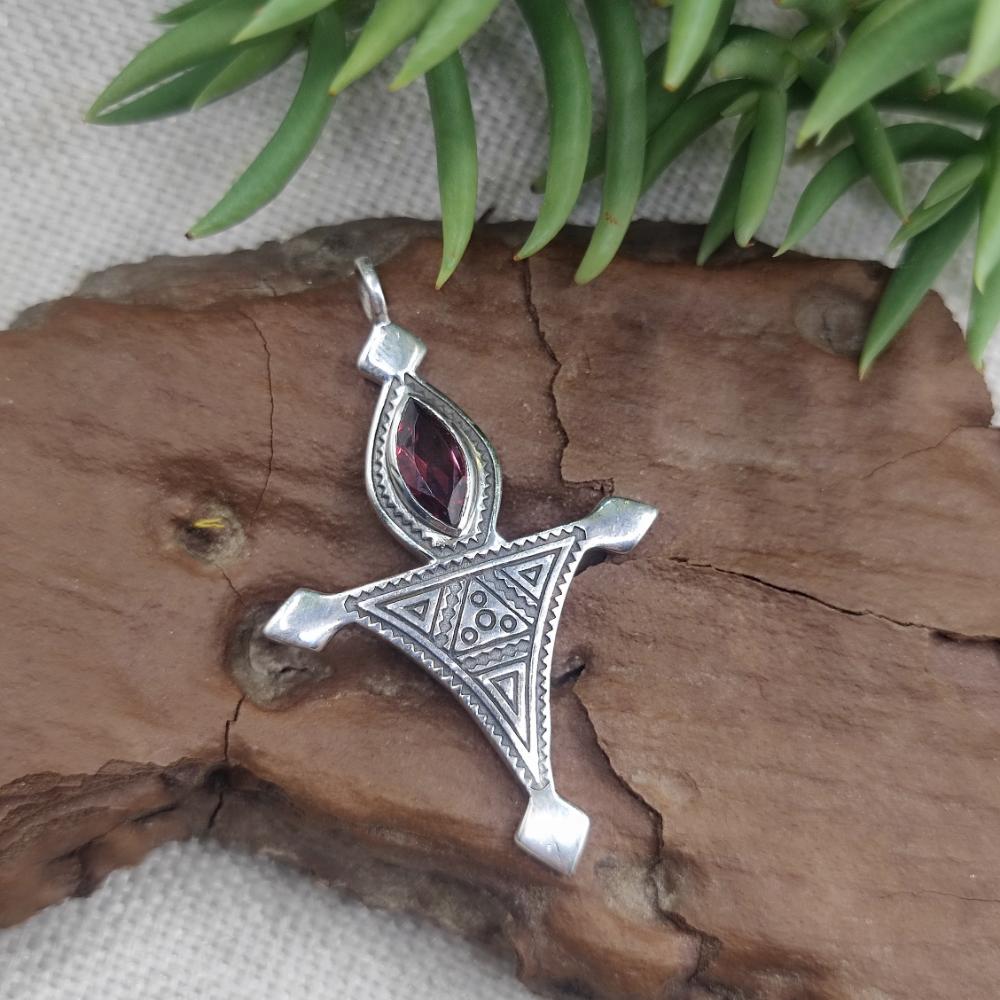 Ciondolo croce Tuareg in argento 925 con pietra - KOMKI