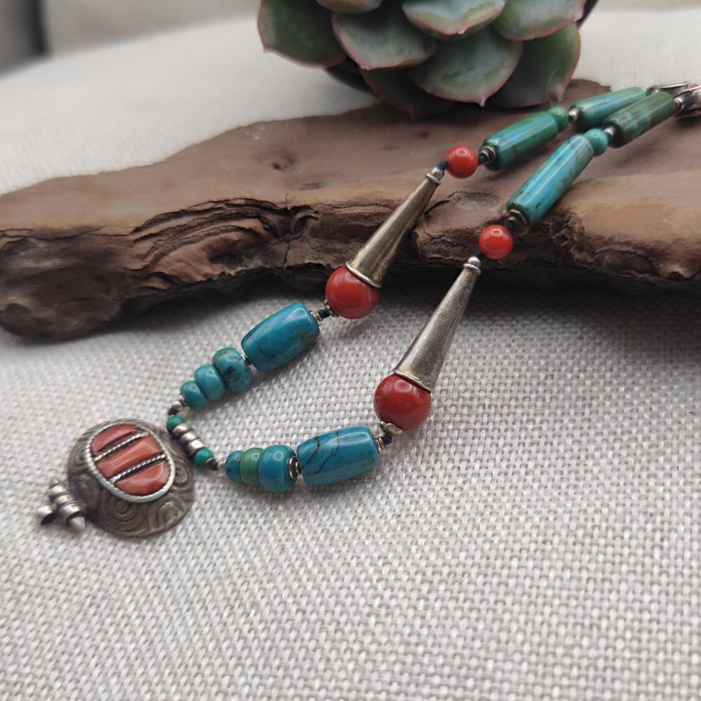 Collana etnica tibetana in argento 925 con corallo - VISAKHA