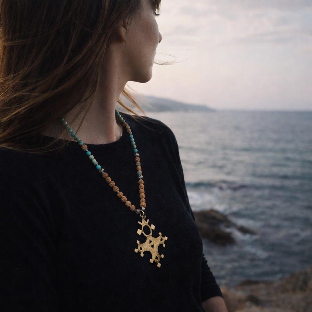 Collana artigianale crisoprasio in ottone - MUSI Indossato