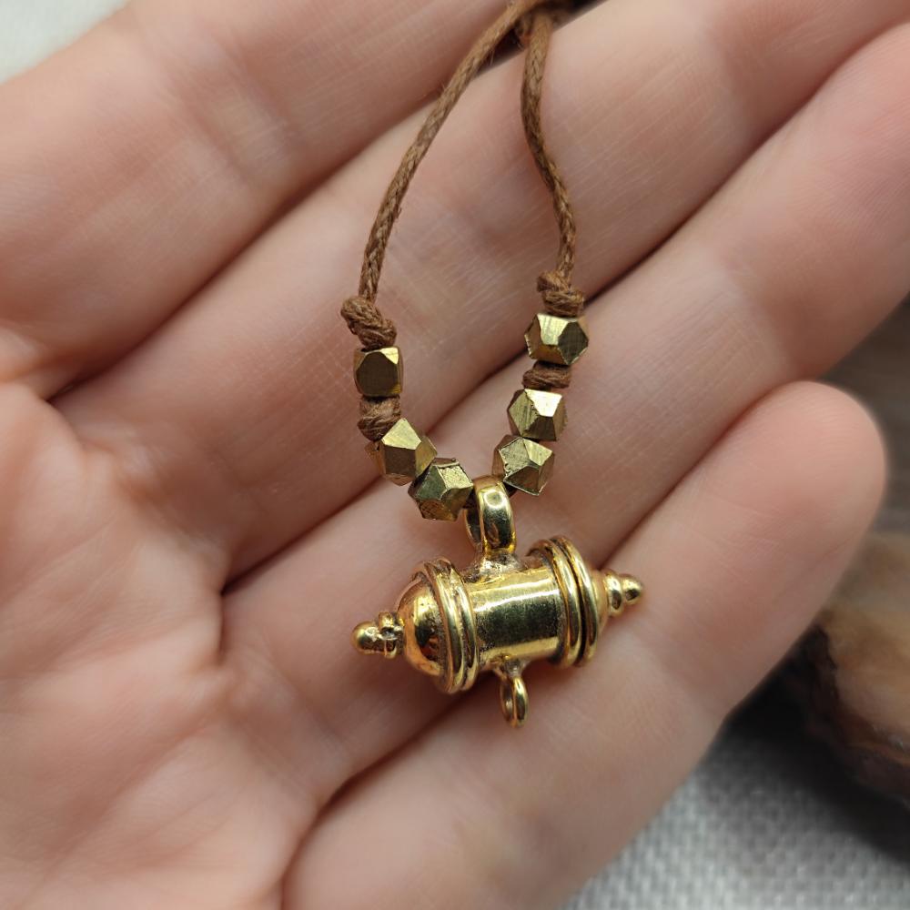 Collana artigianale con portapreghiere in ottone - SURMA