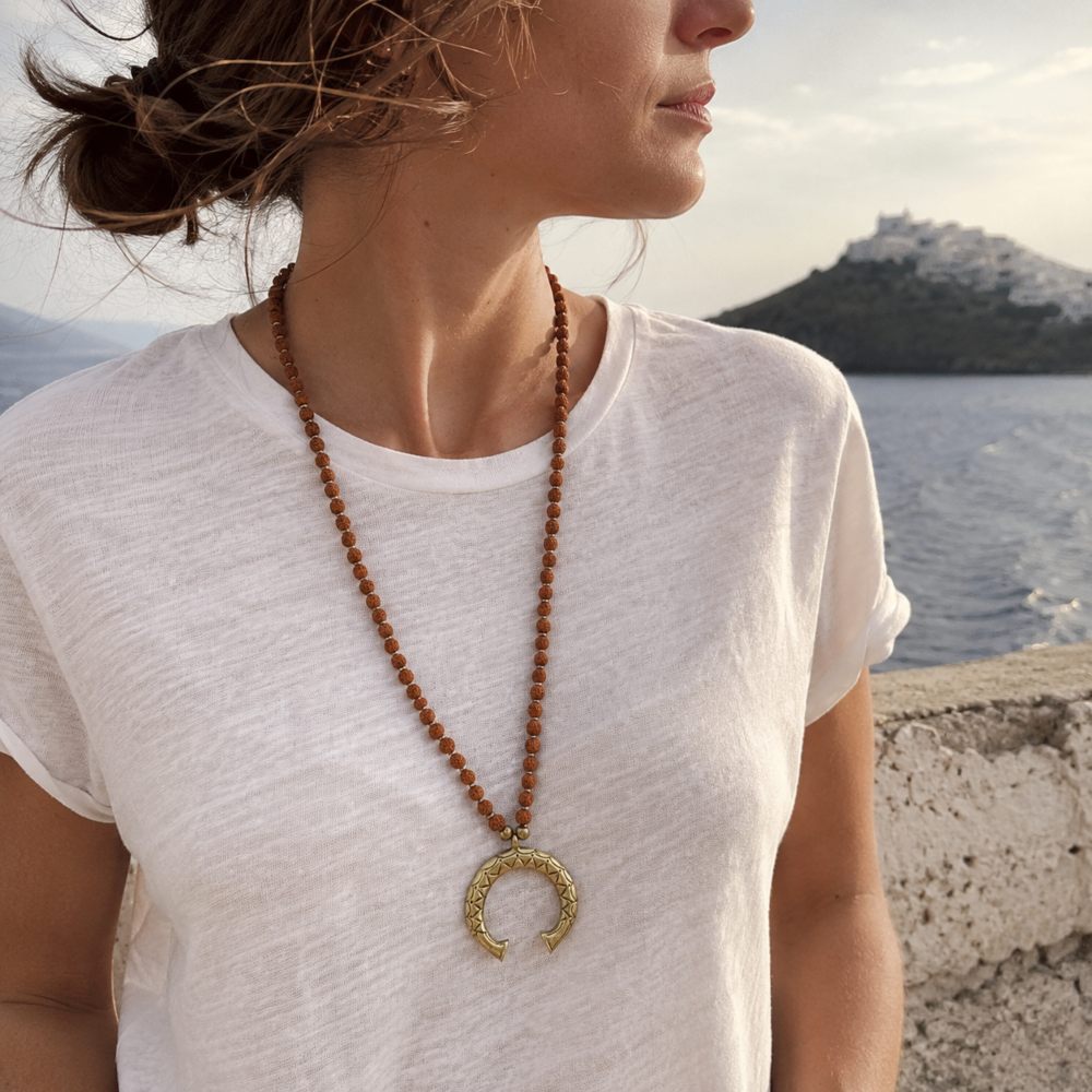 Collana etnica in ottone Rudraksha e ciondolo - JAMILA