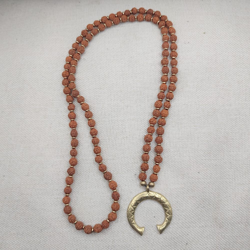 Collana etnica in ottone Rudraksha e ciondolo - JAMILA