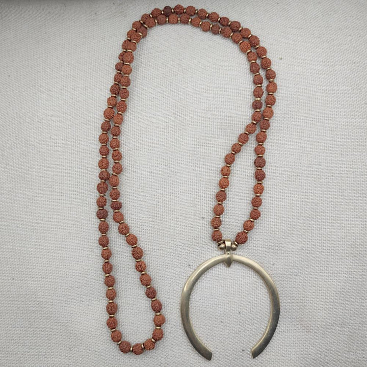 Collana etnica in ottone Rudraksha e ciondolo - ZAHARA