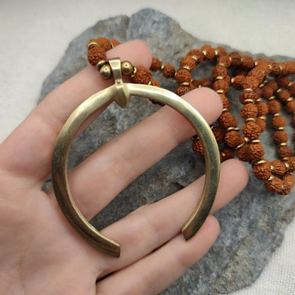 Collana etnica in ottone Rudraksha e ciondolo - ZAHARA