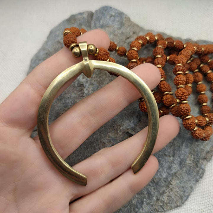 Collana etnica in ottone Rudraksha e ciondolo - ZAHARA