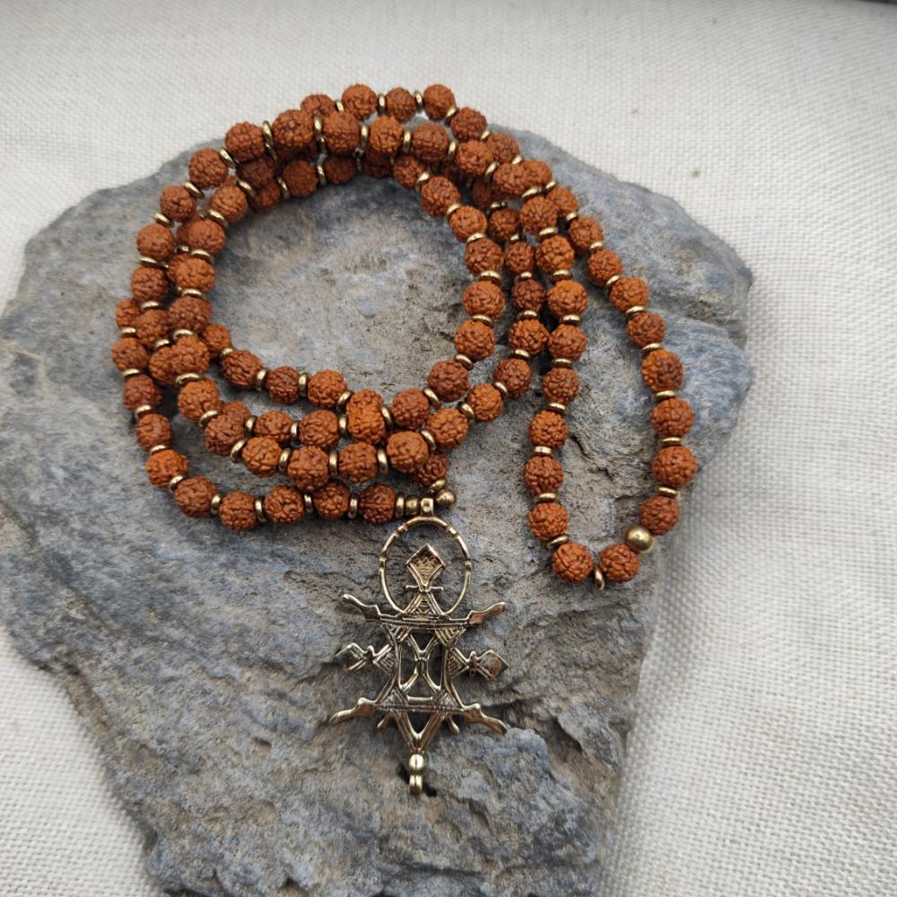 Collana etnica in ottone Rudraksha e ciondolo - FARAH