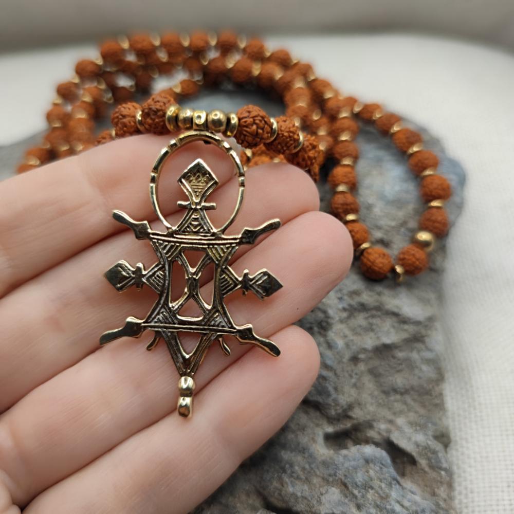 Collana etnica in ottone Rudraksha e ciondolo - FARAH