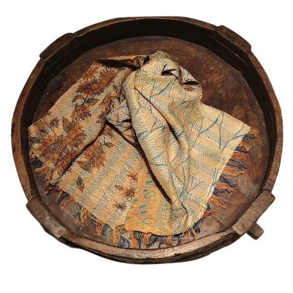 Sciarpa KANTHA con tessuti vintage misto seta ricamo a mano dorata – immagine1