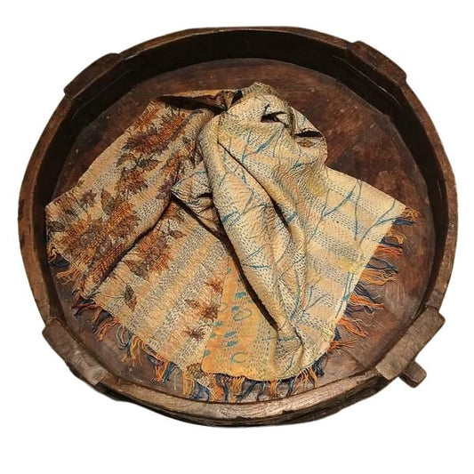 Sciarpa KANTHA con tessuti vintage misto seta ricamo a mano dorata – immagine1