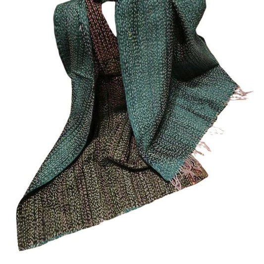 Sciarpa KANTHA con tessuti vintage misto seta ricamo a mano verde – immagine2