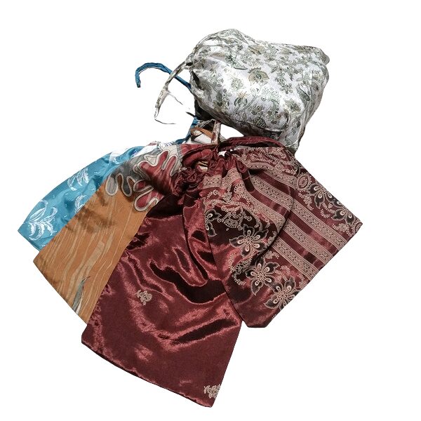 Sciarpa KANTHA con tessuti vintage misto seta ricamo a mano oro – colori