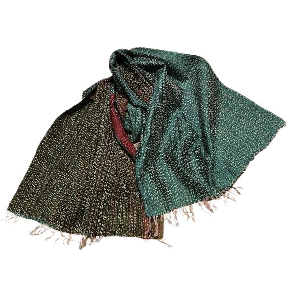 Sciarpa KANTHA con tessuti vintage misto seta ricamo a mano verde – immagine1