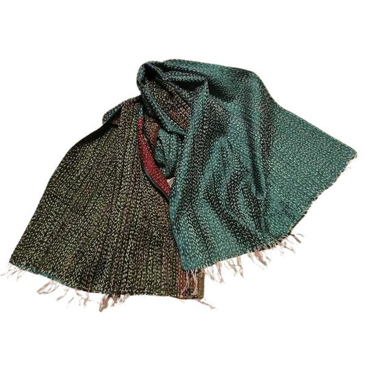 Sciarpa KANTHA con tessuti vintage misto seta ricamo a mano verde – immagine1