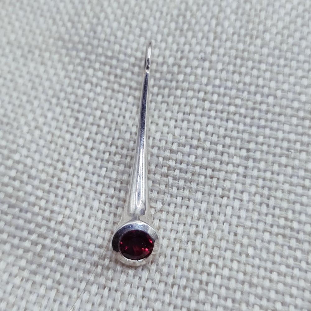 Orecchini minimal in argento 925 granato - KAVYA