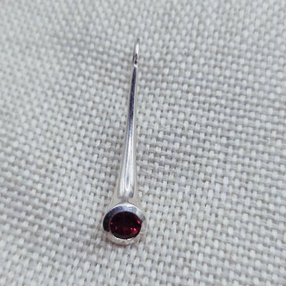 Orecchini minimal in argento 925 granato - KAVYA